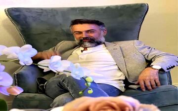 بلاخره پیری “دانیال حکیمی” هم دیدیم| این عکس پدر پسری از دانیال حکیمی و پسرش در آمریکا شما را شوکه میکند!