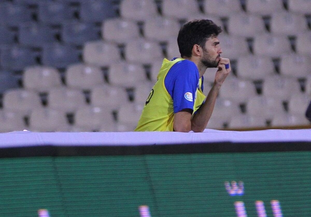 مدافع استقلال مورد حمله پرسپولیسی ها قرار گرفت!+عکس