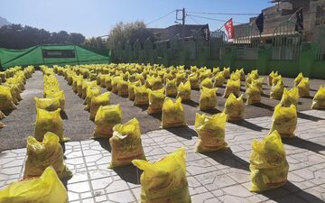 
توزیع ۲۵۰۰ بسته معیشتی و ۱۵۰۰ پرس غذای گرم بین اقشار کم درآمد کرمانشاه