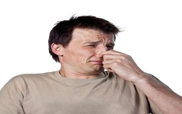 6 دلیل مرموز بوی بدن