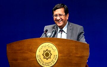 همتی: باید تورم را کنترل کنیم