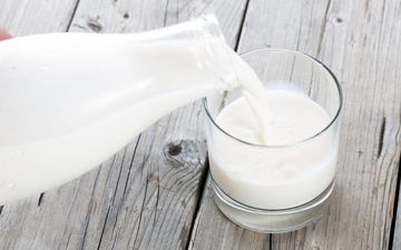 شیر بیشتر، خطرات بیشتر! مصرف روزانه شیر چطور می‌تواند سلامتی شما را تهدید کند؟