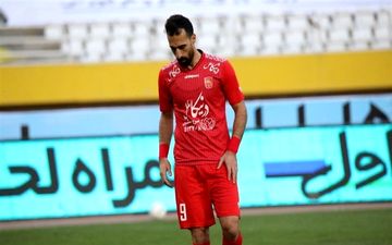  دبیر هیئت فوتبال مشهد:  قاسمی‌نژاد بازیکن آزاد نیست
