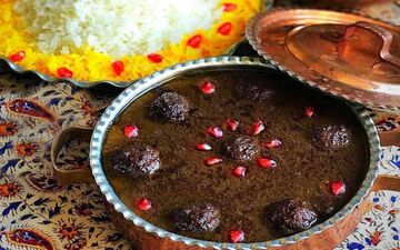 فسنجون با بادام زمینی: طعمی جدید و متفاوت از یک غذای سنتی + طرز تهیه