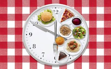 تأثیر دیر غذا خوردن بر چاقی
