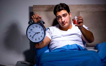 3 ویتامین که کمک می‌کنند بهتر بخوابید