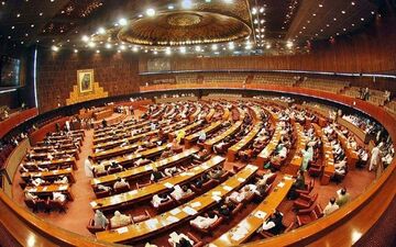 هم‌پیمان عمران خان رییس‌ پارلمان پاکستان شد