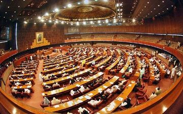 هم‌پیمان عمران خان رییس‌ پارلمان پاکستان شد