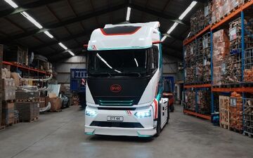 کامیون برقی BYD ETT 44 با برد ۶۰۰ کیلومتر به رقابت با تسلا سمی می‌پردازد