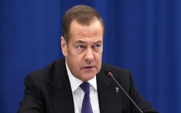 مدودف: فرانسه رئیس‌جمهور ندارد!
