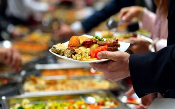 شام خوردن بعد از ساعت ۹ شب چاق‌کننده نیست