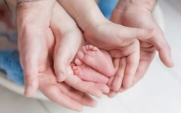 آرزویی که به حقیقت پیوست؛ زوج نابارور با کمک هوش مصنوعی بچه‌دار شدند