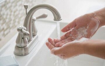 در اولویت قرار دادن شستشوی دست‌ها برای مقابله با کرونا