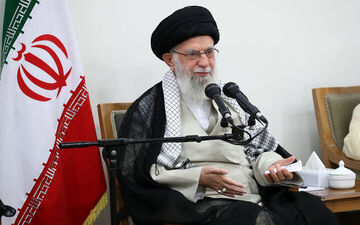 دیدار مسئولان نظام و میهمانان کنفرانس وحدت اسلامی‌ با رهبر انقلاب