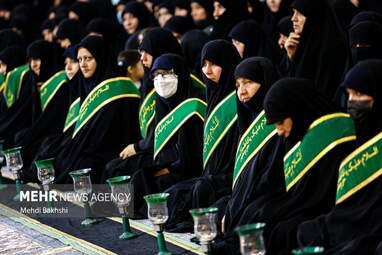 آیین شمعدان گردانی خادمان حرم حضرت معصومه(س)
