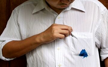 پاک کردن لکه از روی لباس سفید 
