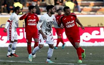  جنگ برای صدرنشینی/گزارش زنده؛ پرسپولیس ۰ - پدیده ۰