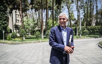  افشانی از بهشت می رود