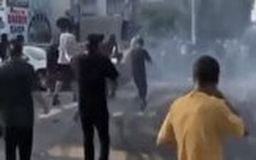 له شدن یک مرد، هنگام انجام حرکات نمایشی یک خودروی سواری