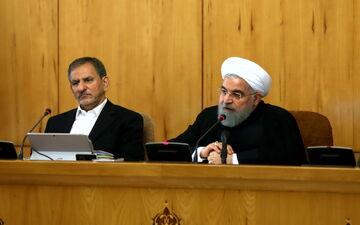 اینکه بگویند دولت می‌خواهد از بالا رفتن ارز، ریال به دست بیاورد، دروغ و تهمت است