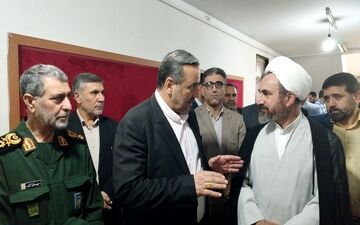 امام جمعه و استاندار ایلام رأی خود را به صندوق انداختند