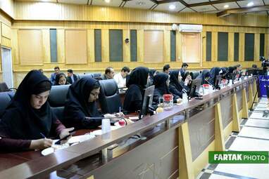 نشست خبری استاندار کرمانشاه با اصحاب رسانه به مناسبت هفته دولت به روایت تصویر
