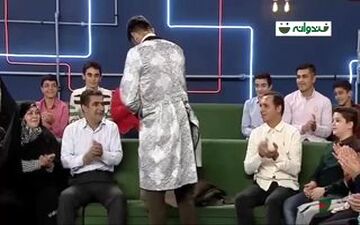 هدیه جالب جناب‌خان به بیرانوند و شوخی های با مزه