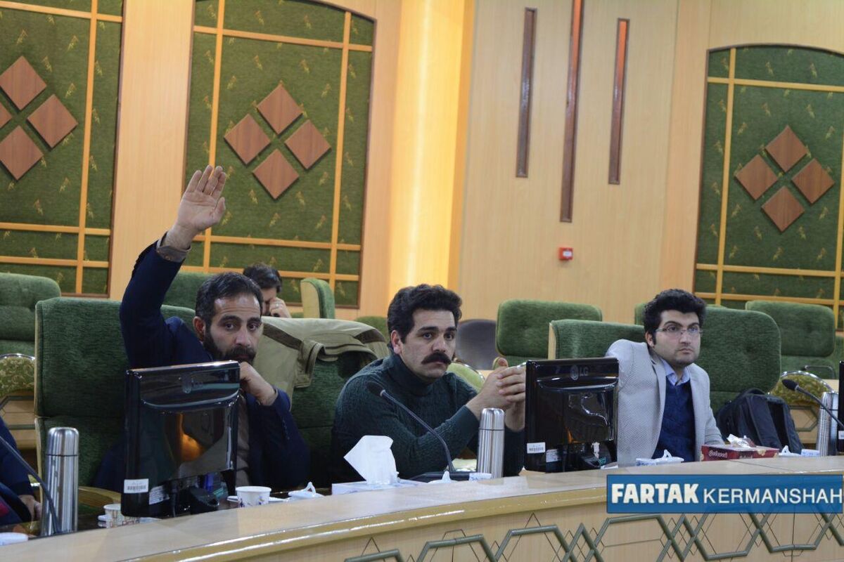 جلسه بررسی چالش ها و مشکلات شرکت های دانش بنیان استان کرمانشاه به روایت تصویر