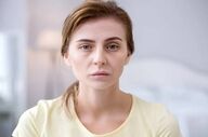 رنگ‌پریدگی صورت نشانه چیست؟ از کم‌خونی تا مشکلاتی که نباید نادیده بگیرید
