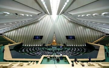وزیر صنعت نسبت به افزایش قیمت خودروهای داخلی رسیدگی عاجل کند