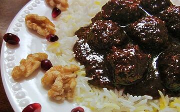 خورش فسنجان خوشمزه و مجلسی با گوشت قلقلی رو این طوری درست کن/ بی نظیر است!