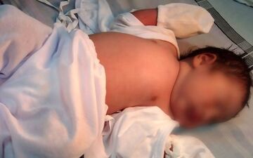 پیدا شدن یک نوزاد در پلاستیک آغشته به خون + تصاویر 