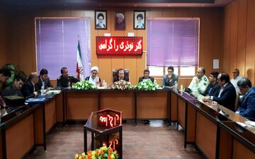مسئولین باید خدمت گذار مردم باشند