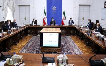تیم اقتصادی دولت مکلف به اقدامات فوری در کنترل بازار ارز و نرخ تورم شد