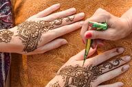  چگونه رنگ حنا را از روی پوست و ناخن پاک کنیم؟ 