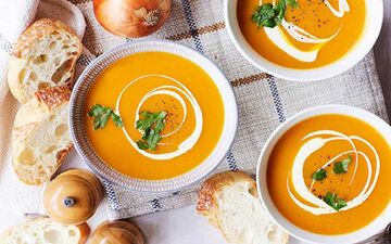 طرز تهیه سوپ کدو حلوایی و زنجبیل؛ گرم و مقوی برای پاییز