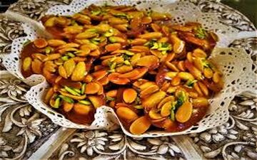 خودت با این دستور سوهان عسلی بادومی درست کن!