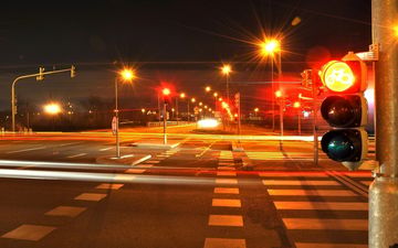 پروژه‌ شگفت‌انگیز گوگل میزان توقف پشت چراغ قرمز را تا ۳۰ درصد کاهش می‌دهد
