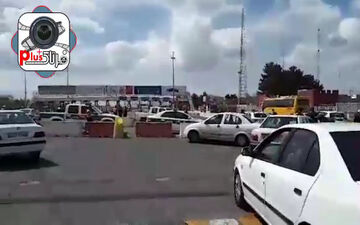 فیلم| اقدام عجیب در باز و بسته کردن خروجی تهران/ راه دوباره باز شد!
