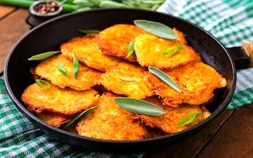 طرز تهیه سیب زمینی کریسپی با فرمول مخصوص/ نهار رژیمی و خوشمزه!