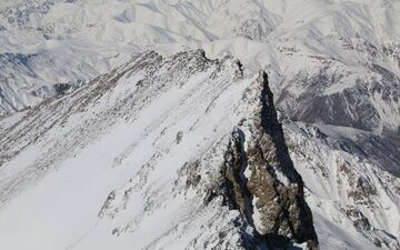 ادامه جستجوی کوهنورد مفقود شده در علم کوه