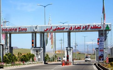 مناطق آزاد؛ محرک اقتصاد یا دروازه واردات/ دستان خالی تولیدکننده از مواد اولیه و ترخیص روزانه تریلی‌های سیگار و موز
