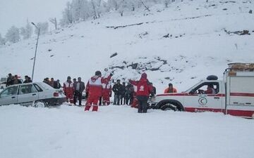 کشته شدن یک کارگر آزادراه تهران-شمال در ریزش بهمن جاده چالوس