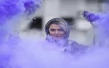تهران گردی بازیگر خانم با تیپ اسپرت