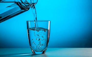 به چه علت تشنه و با عطش از خواب بیدار می‌شویم؟