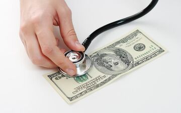 اقتصاد سلامت را باید در حوزه سیاست گذاری دخالت دهیم