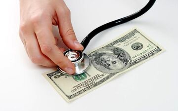 اقتصاد سلامت را باید در حوزه سیاست گذاری دخالت دهیم