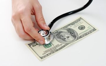 اقتصاد سلامت را باید در حوزه سیاست گذاری دخالت دهیم