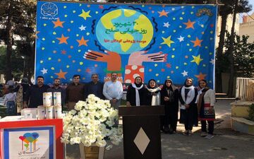 همایش نقاشی ویژه کودکان با موضوع روز جهانی صلح در پارک نوبهار به روایت تصویر