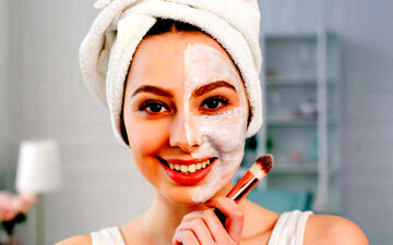 چگونه با مواد طبیعی و خانگی پوست خود را پاکسازی کنیم؟
